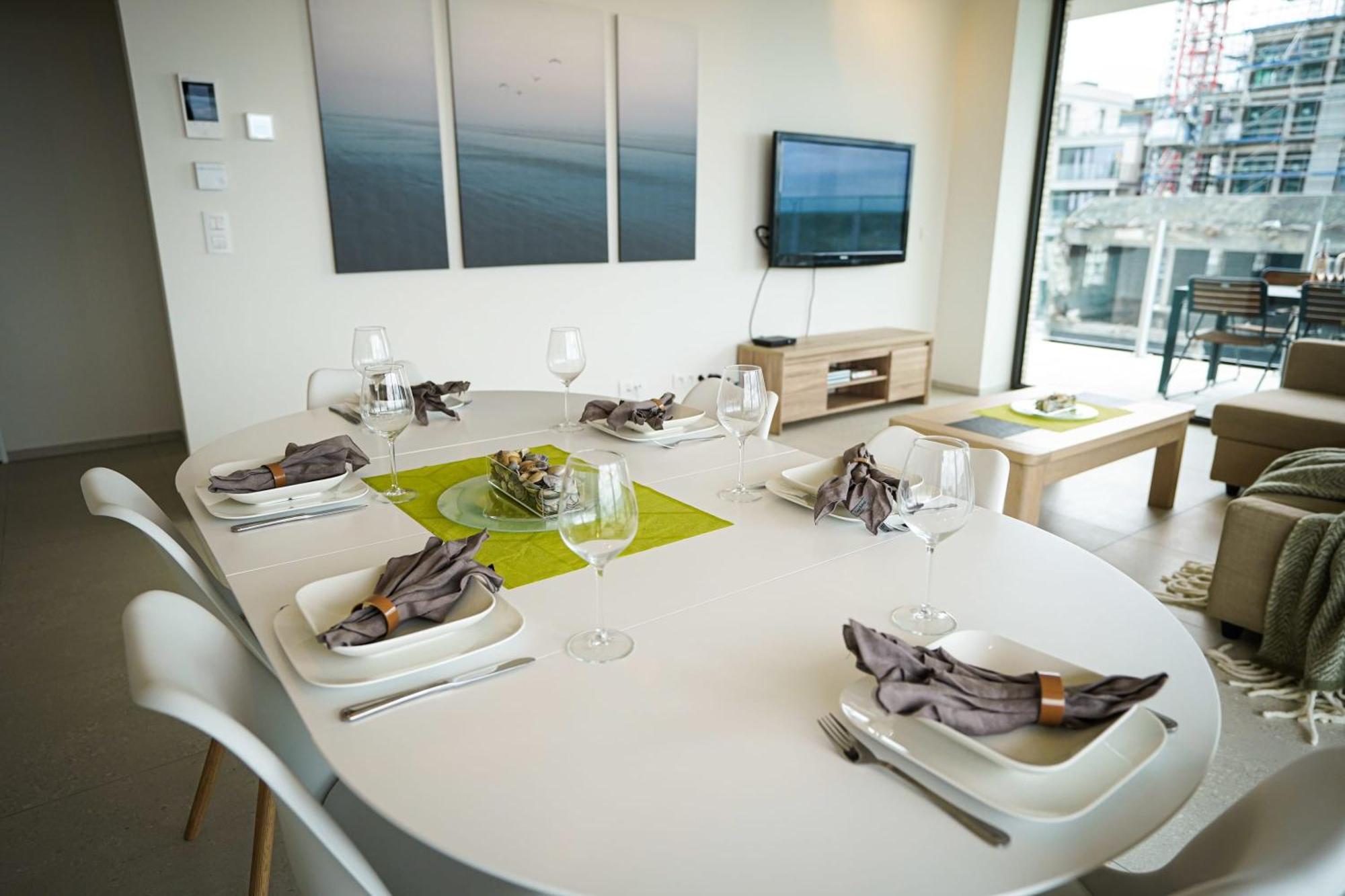 Huswell - Beautiful Apartment With Communal Pool And Gym Остенде Екстер'єр фото